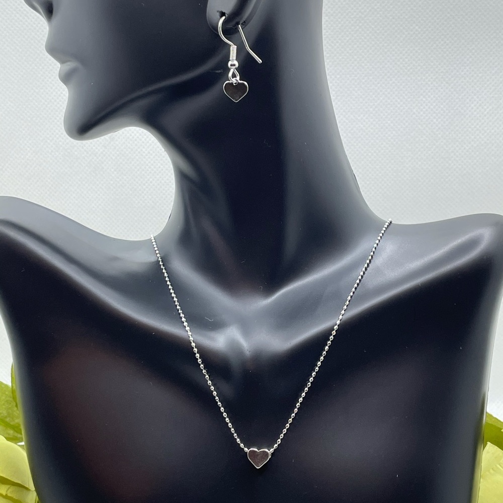 Silver heart necklace with earrings